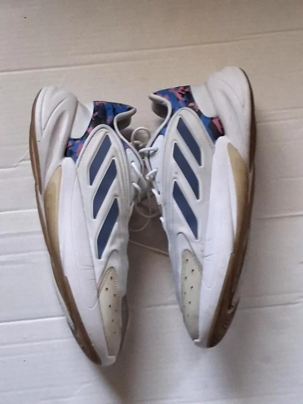 Adidas Ozelia Mens White Low Top Sneakers Size 11.5